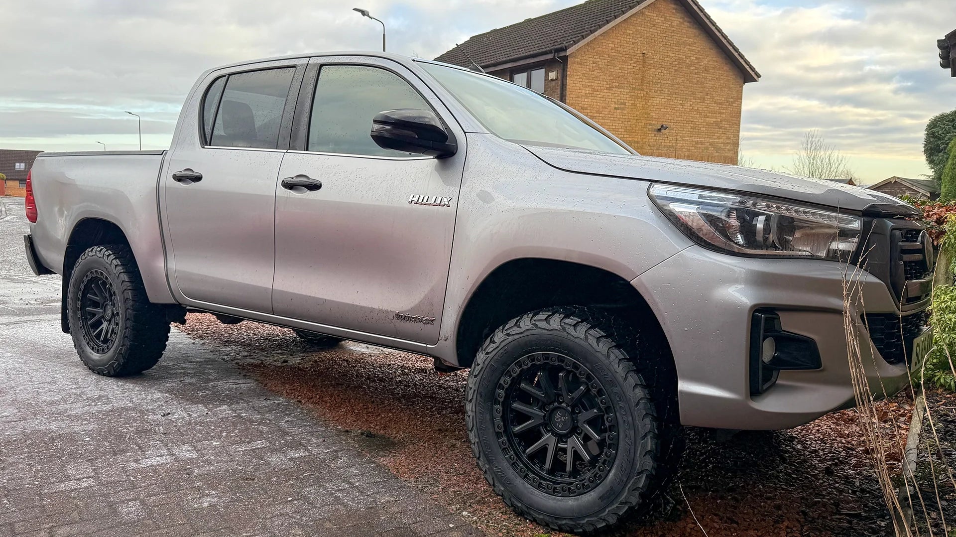TOYOTA HILUX (2016+)