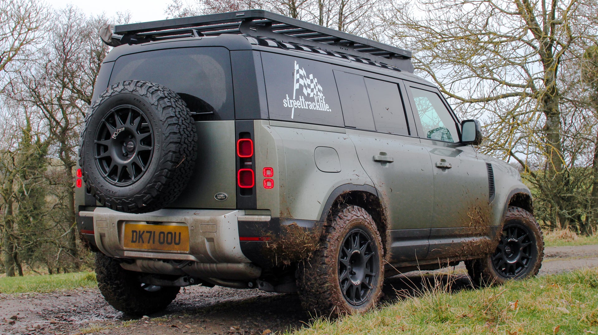 Land Rover Defender (2020+) D250 Hard Top with EVO Corse DakarZero 18" Wheels and Front Runner Slimline II Roof Rack