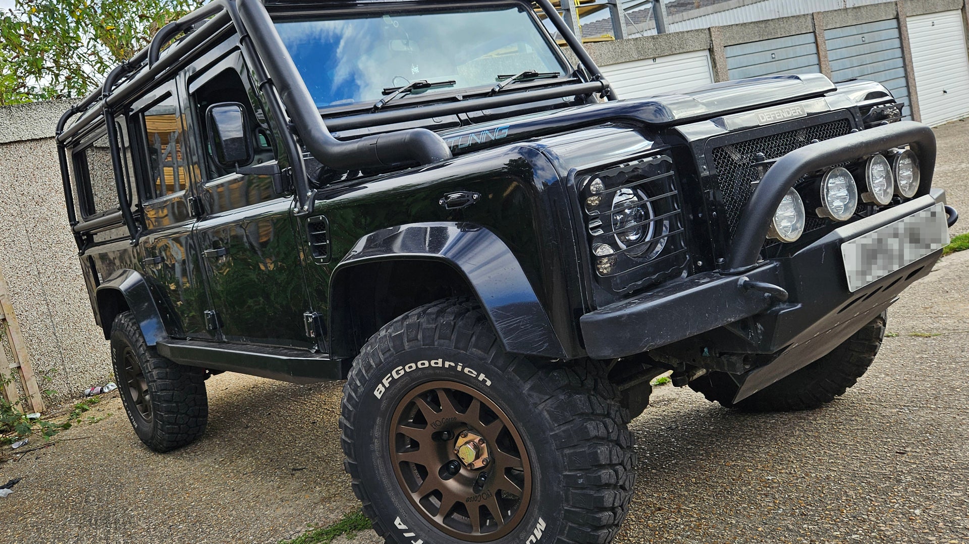 Black Land Rover Defender fitted with Matte Black EVO Corse DakarZero wheels
