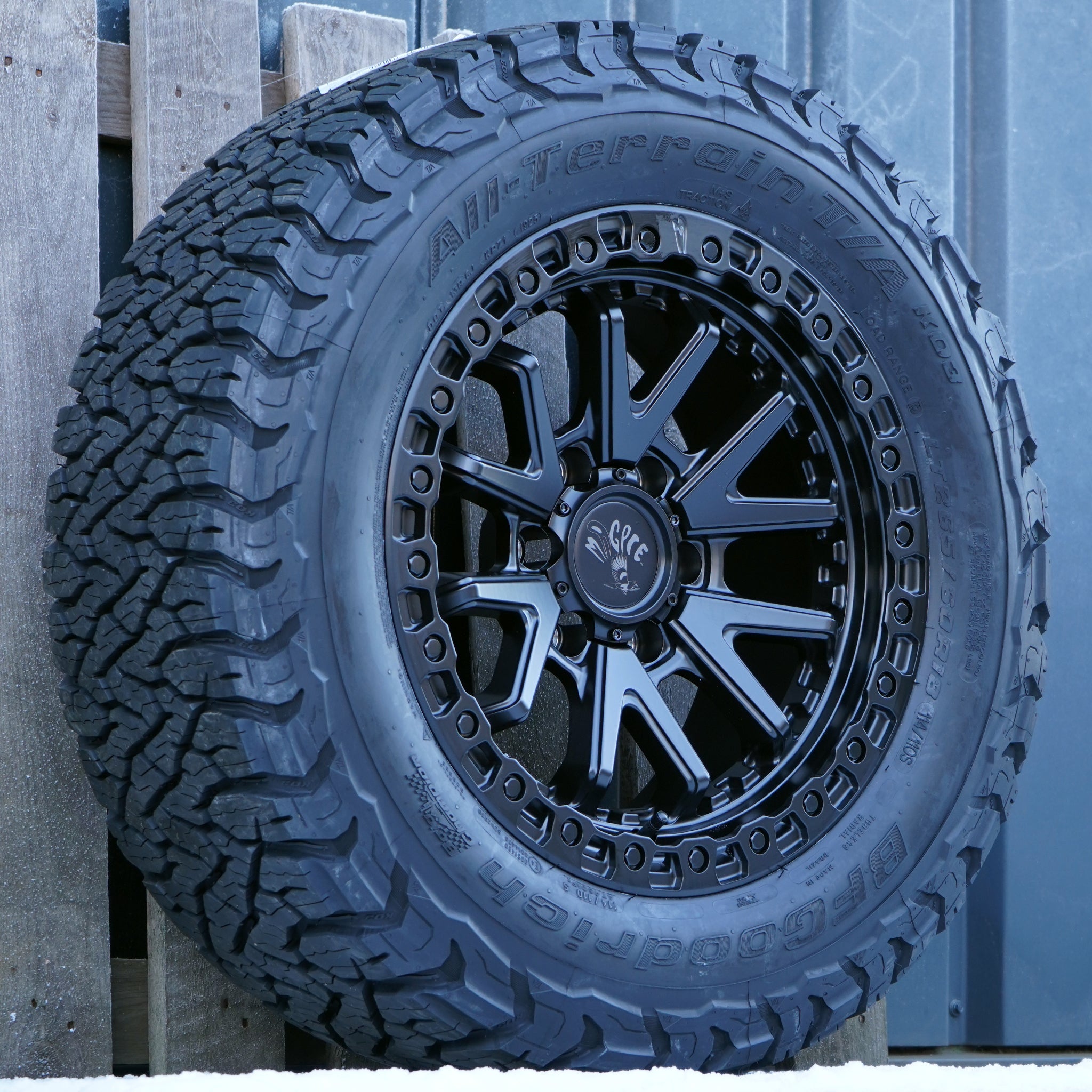 Magpie M-02 18" Wheel & Tyre Package for Toyota Land Cruiser Prado 150 (2010+)
