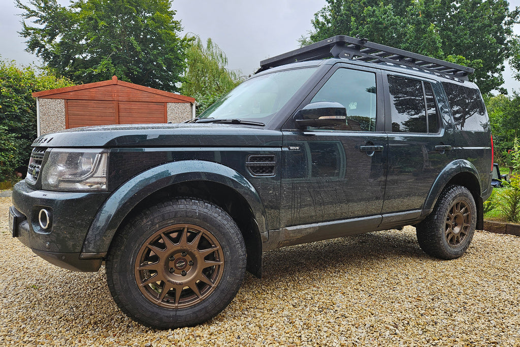 Land Rover Discovery 4 with EVO Corse DakarZero 18” Wheels and a Front Runner Roof Rack.