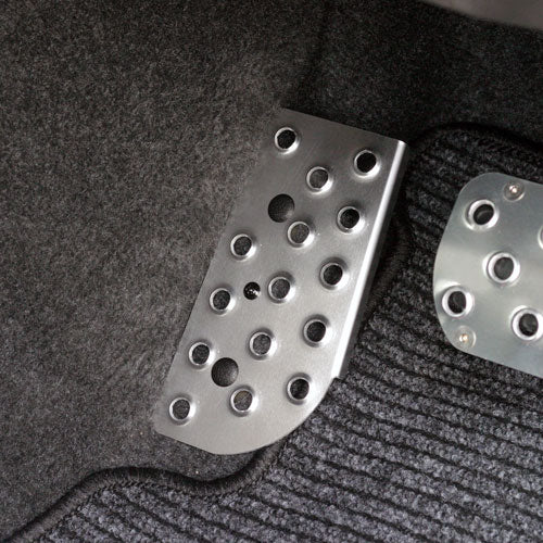 APIO Aluminium Driver's Footrest for Suzuki Jimny (1998+) - Automatic Transmission