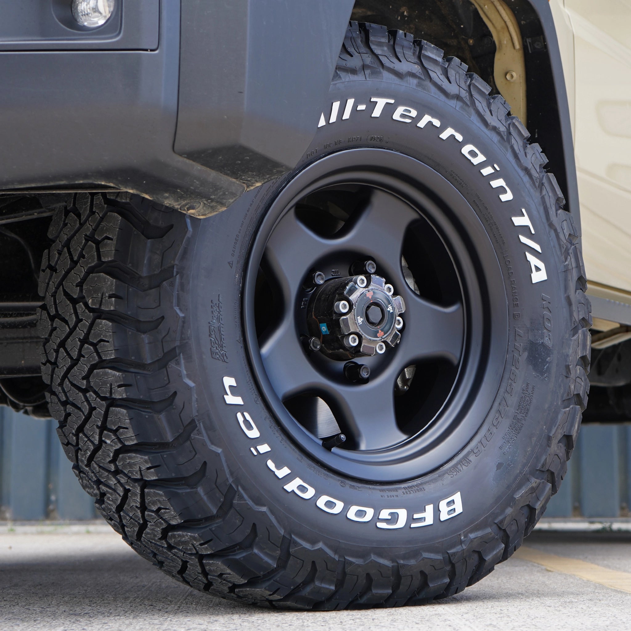 BRADLEY V 16" Wheel & Tyre Package for Toyota Land Cruiser 76 (1999+) - Wide Body